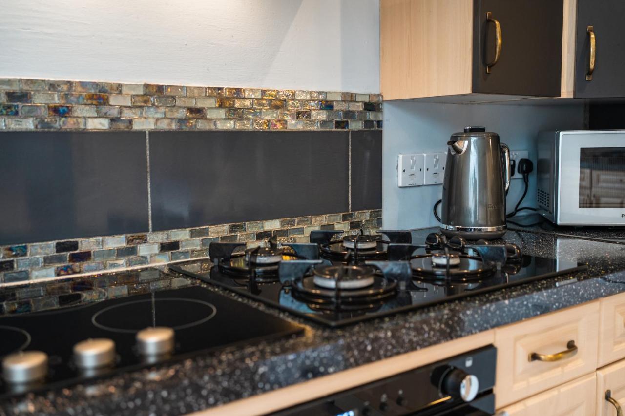 Villa Beautiful Town House With Private Garden And Patio à Canford Magna Extérieur photo